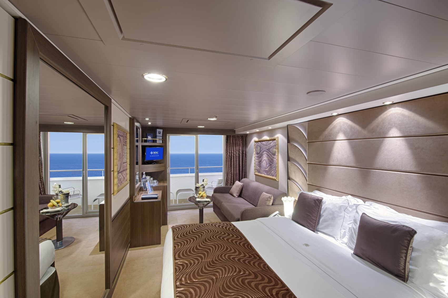 yacht club deluxe suite